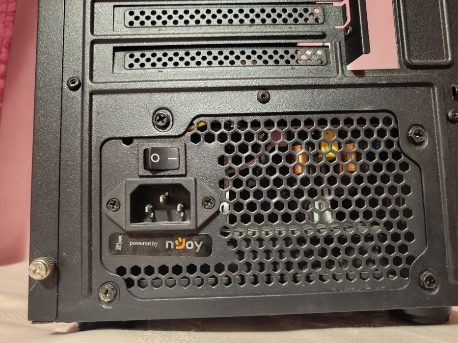 Vand PC Gaming cu Windows licențiat