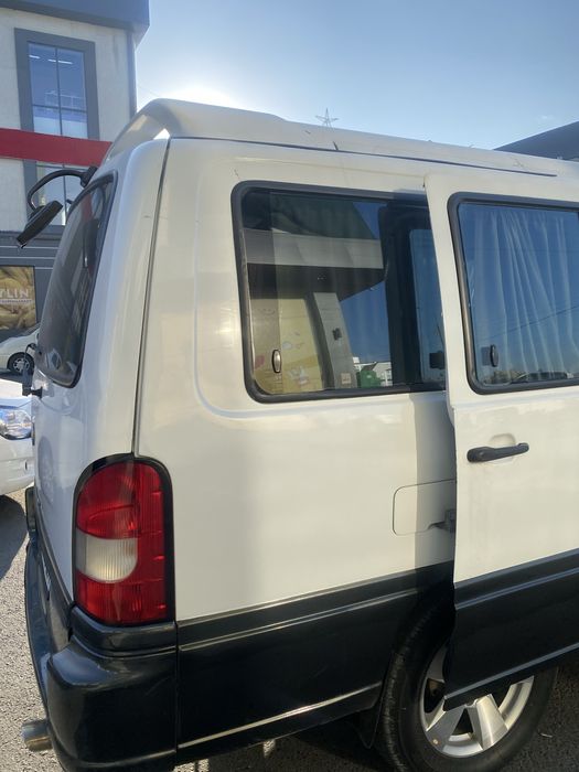 Sangyong Istana mikroavtobus