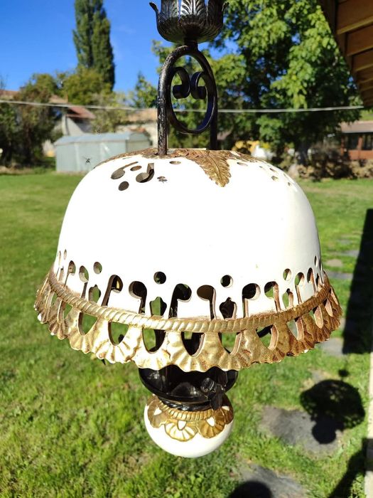 Красив старинен керамичен полилей съчетание с ковано желязо