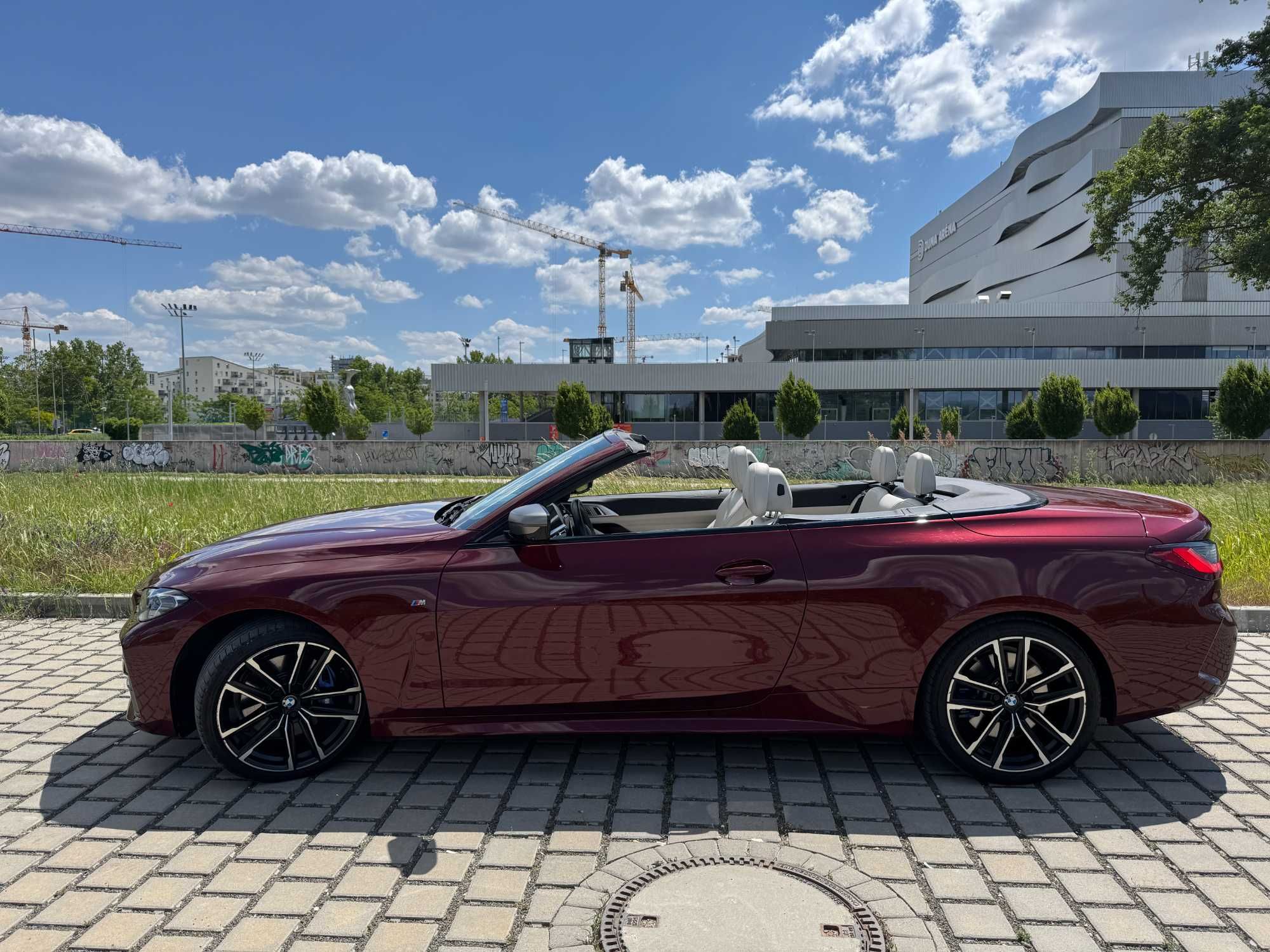 BMW M440i xDrive Cabrio (2022 г.) – Aventurin Red III с кожен салон