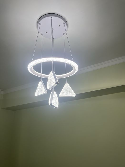 Продам люстру новую