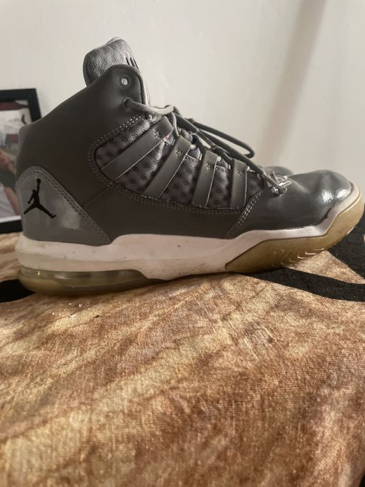 Vând jordani mide 1