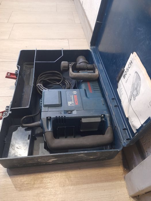 Hammer Bosch GSH 11 E
Putere 1500 wați
23 J 
SDS Max
Funcționează foar