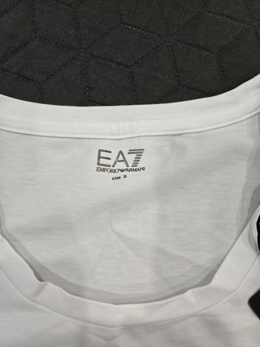 Ново! Emporio Armani! Оригинална дамска тениска!