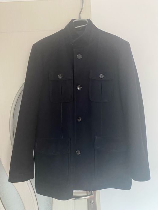 Palton bărbătesc îmbrăcat o singură data