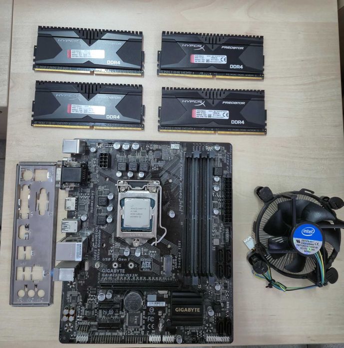 Дъно Gigabyte B250M-DS3H,процесор i3-7300,рам DDR4 Kingston 4x4GB