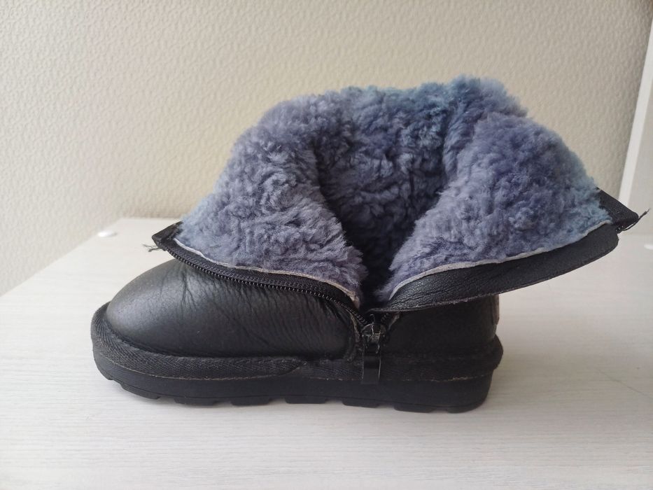 Продам зимние детские сапоги