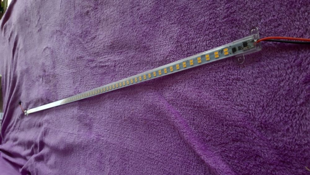 Bandă LED rigidă, 220V, merge fără transformator,11 W,1m lumină caldă