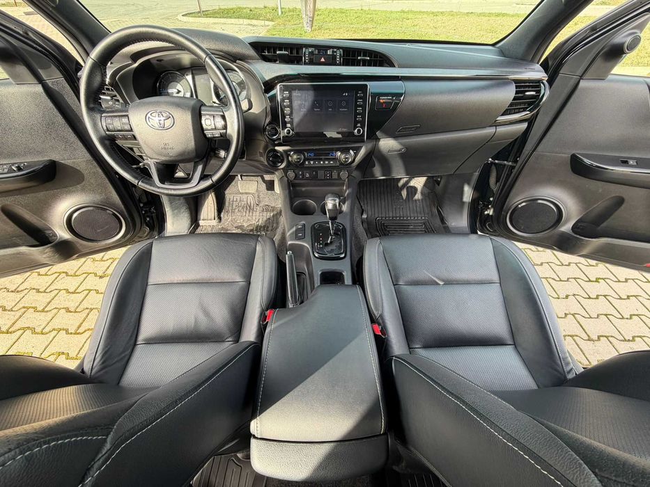 Vand TOYOTA HILUX 2.8 4x4 Invincible – 204 HP