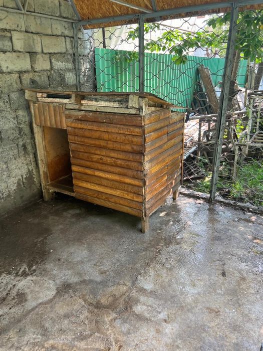 Уютная будка для большой собаки, готова к зиме