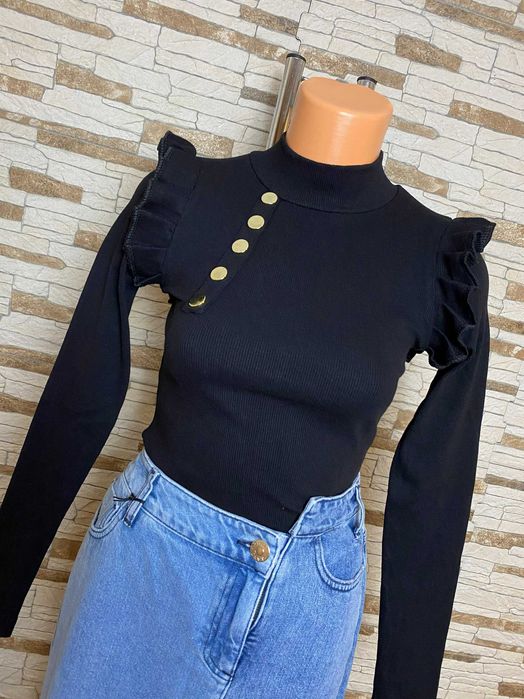 Bluza cu nasturi aurii si volanase pe umeri - MARIMI: XS, S