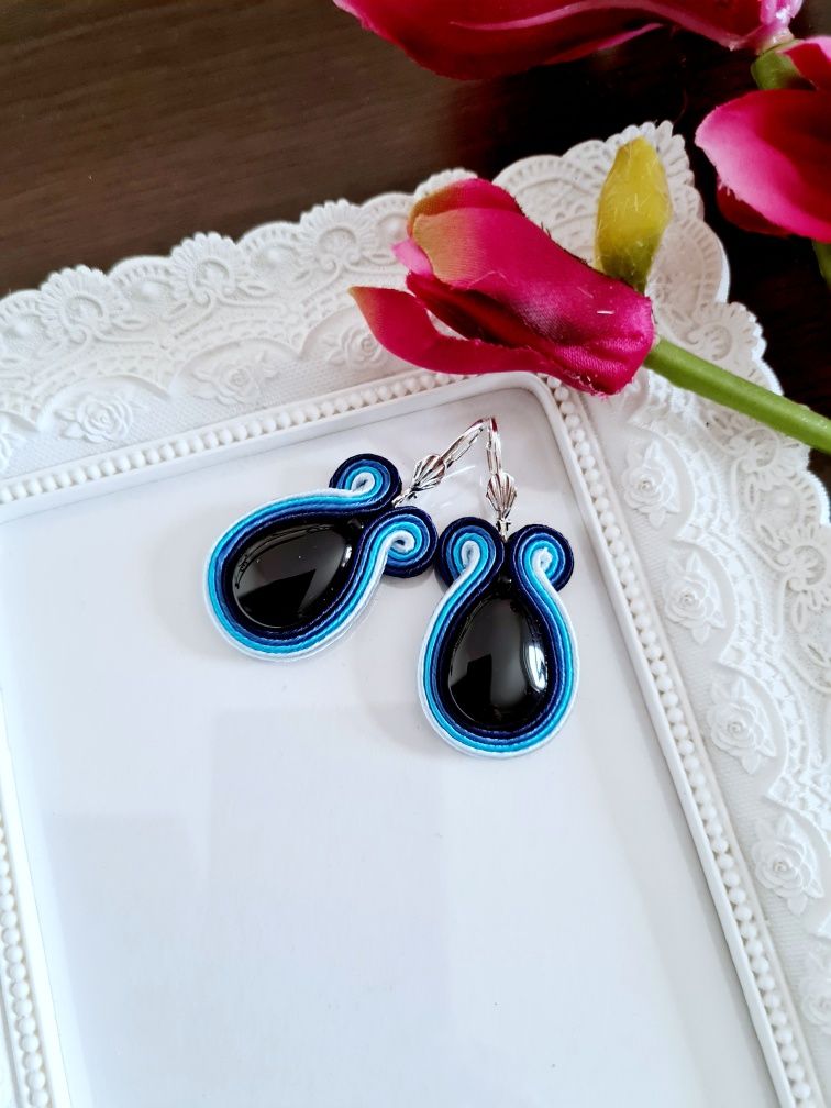 Cercei cu onix, soutache