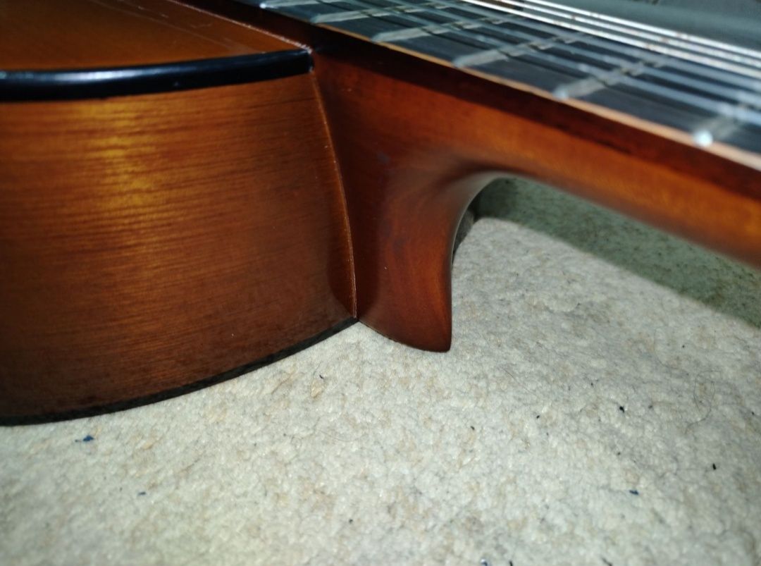 Продаётса гитара Yamaha c40