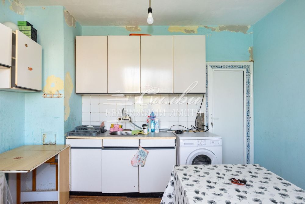 Тристаен апартамент - кв. Тракия!