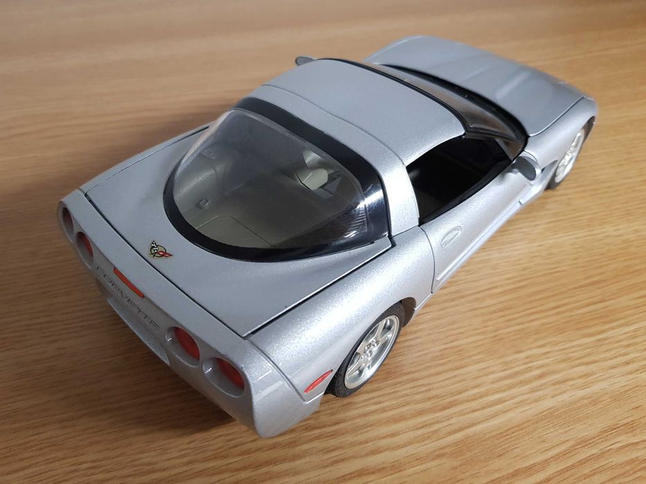 Macheta Chevrolet Corvette, 1997, scara 1/18, Burago