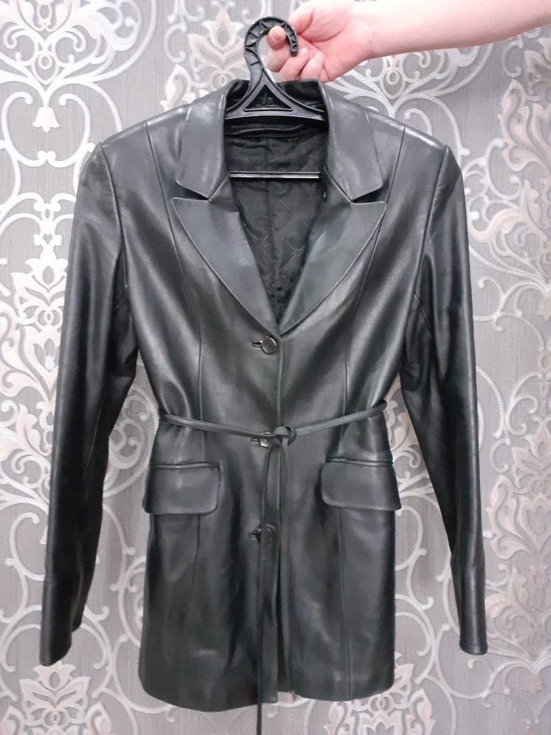 Кожаная черная женская куртка с норковым серым мехом, размер М