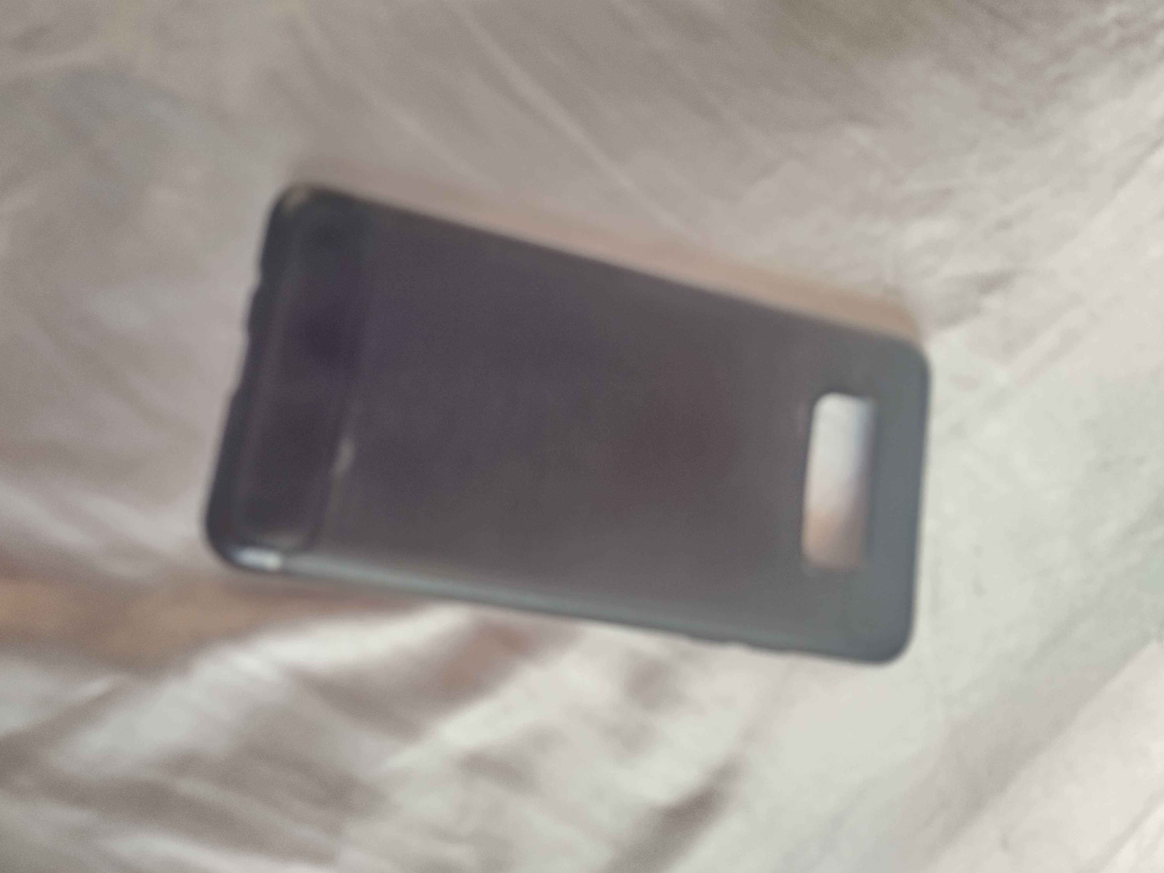 Продавам телефон Samsung