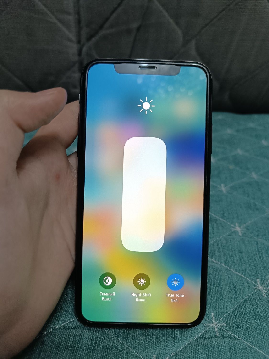 iPhone x в отличном состоянии true tone всё работает