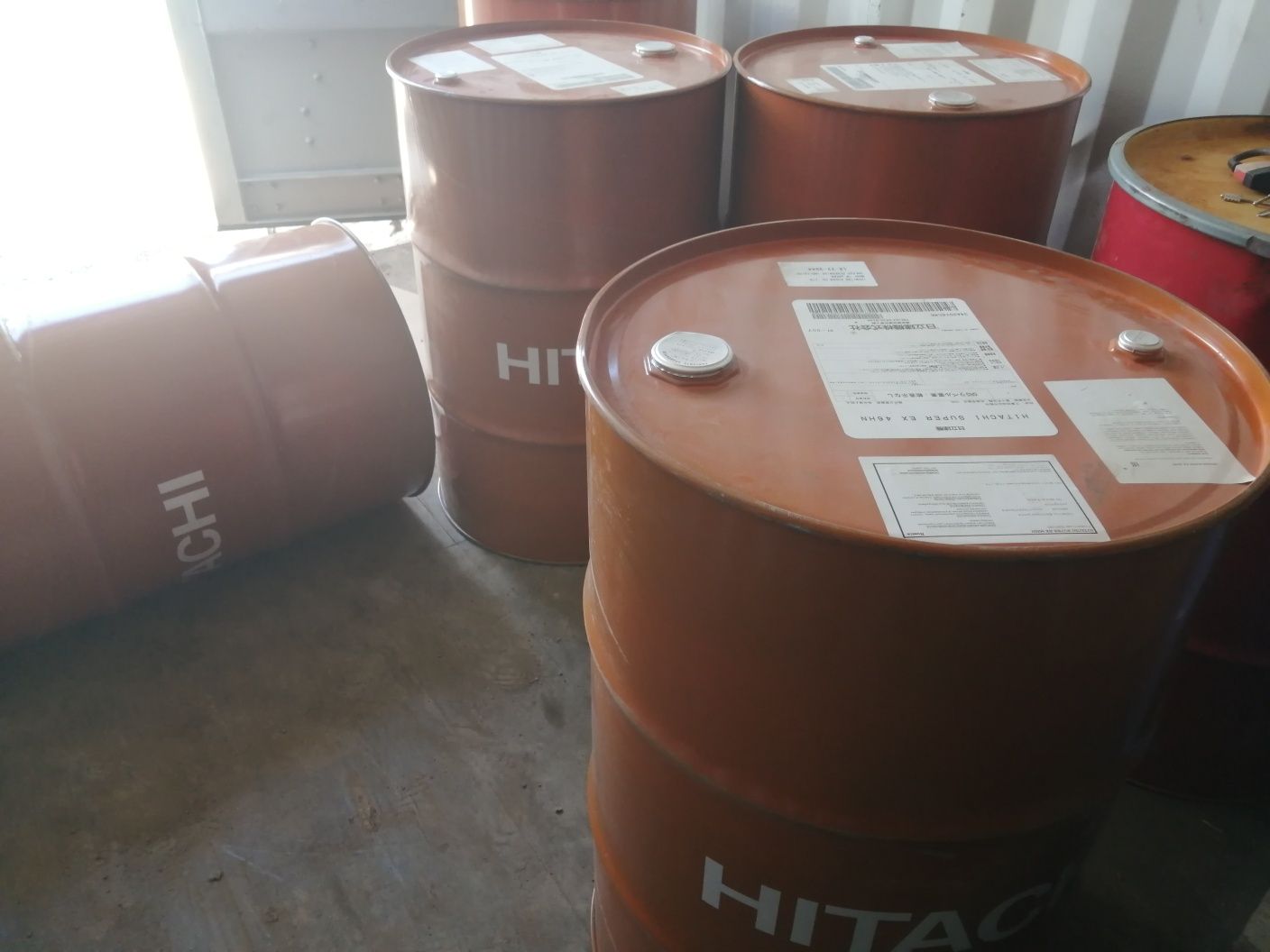 Продам гидравлическое масло Hitachi 46