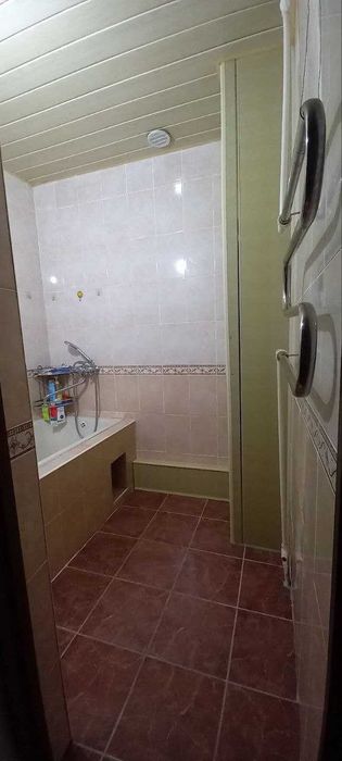 Срочно продается двух комнатная квартира в Яккасарайском районе