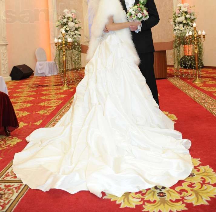 Продам свадебное платье со шлейфом, 42-44размер