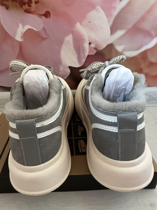 UGG кецове с платформа и велур