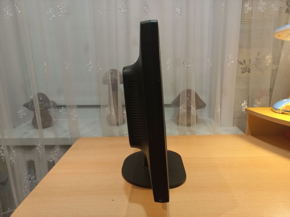 Монитор Philips, размер 21,5