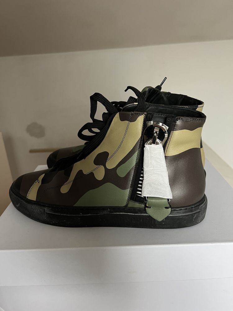 Sneakers Moschino Couture
