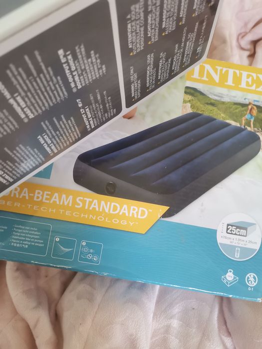 Saltea gonflabila cu pompa