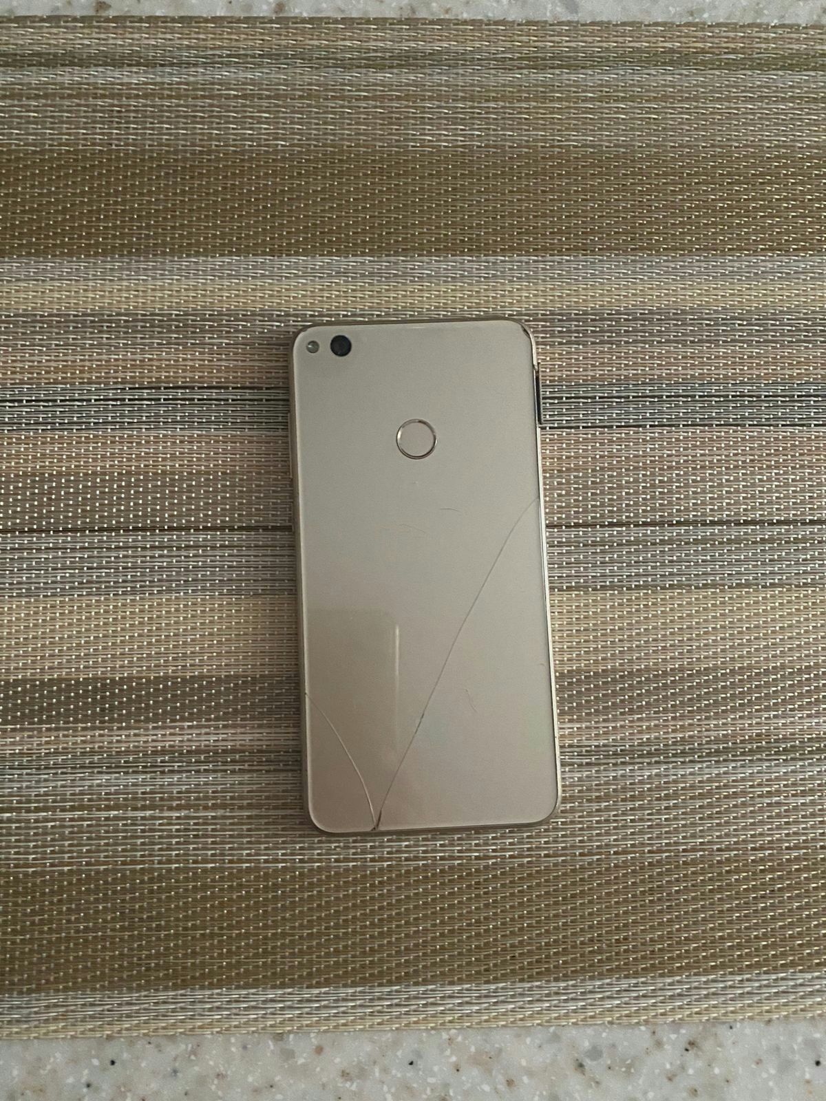 HUAWEI P8 Lite продам