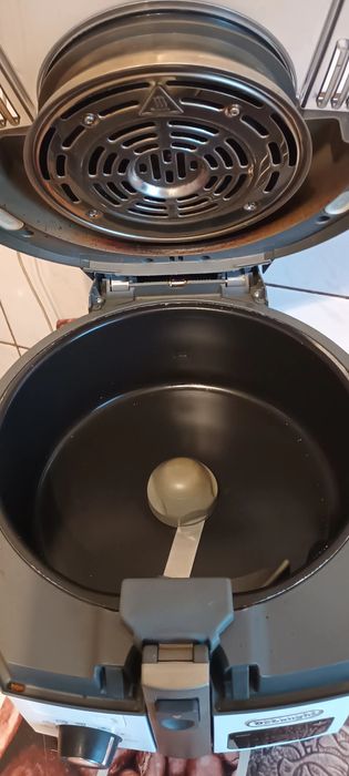 Friteuza cu aer cald DE  LONGHI model FH 1394/1