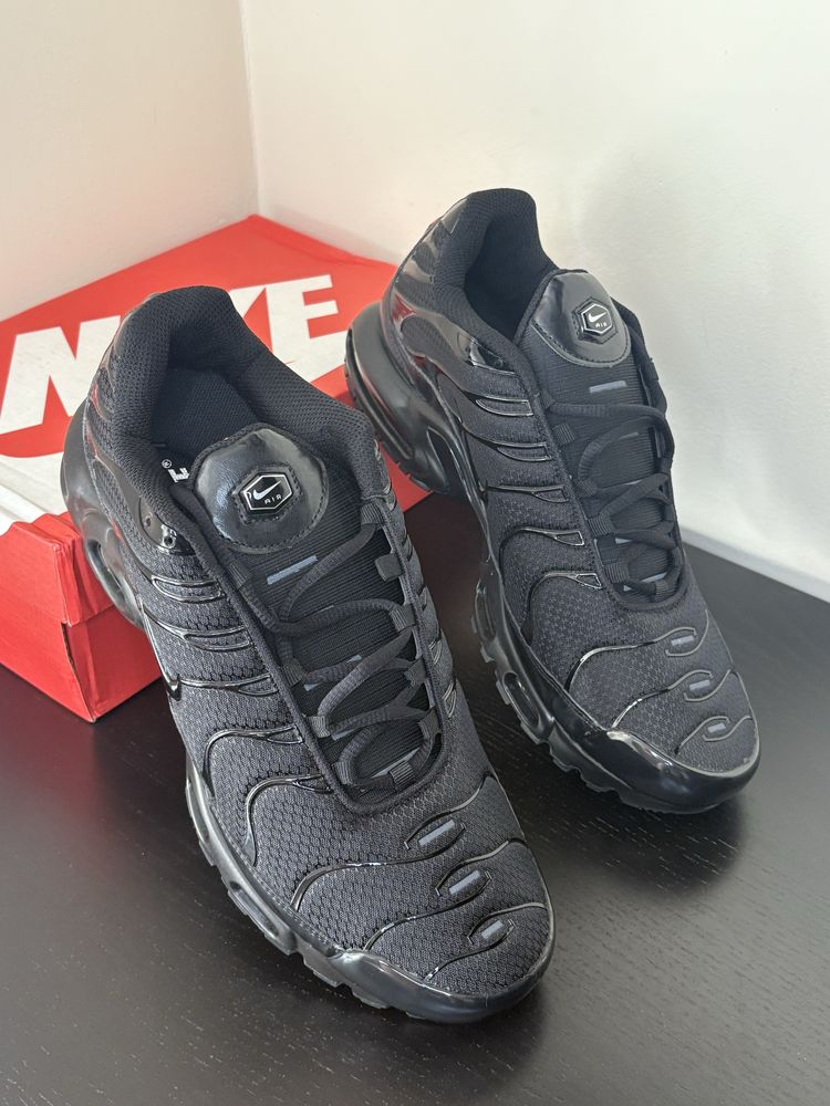 Nike tn triple black