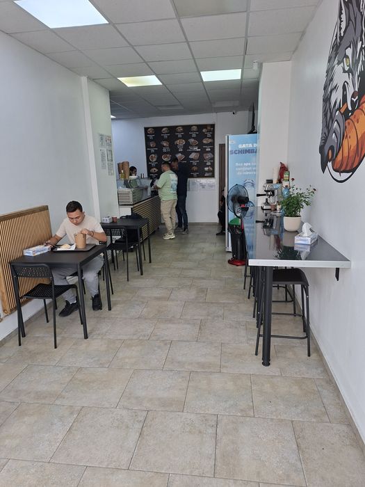 Închiriez spațiul comercial