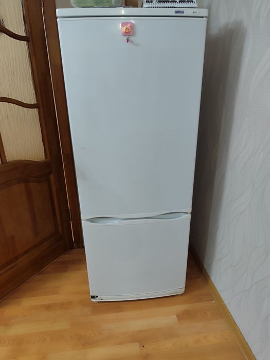 Продам холодильник Атлант б/у