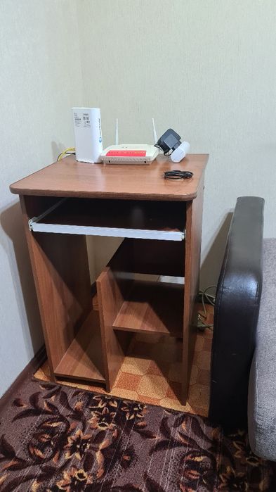 Продам компьютерный стол