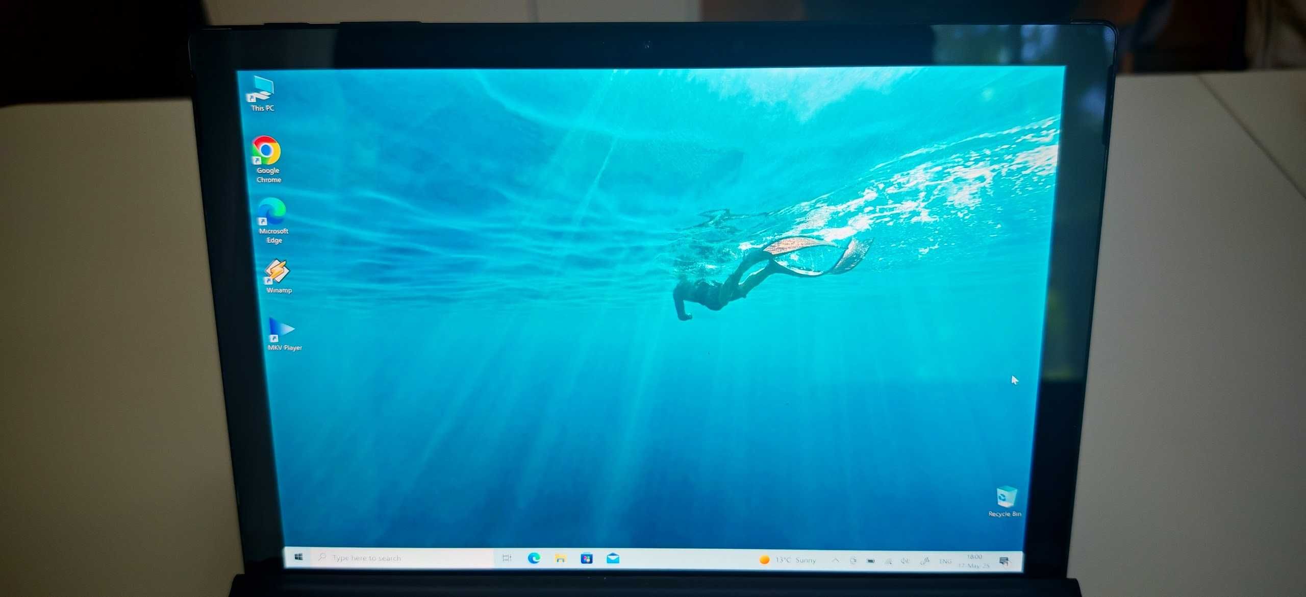 Продавам 2&1 Microsoft Surface I7 8650U up 4.2/16Gb/512Gb/Нова Батерия