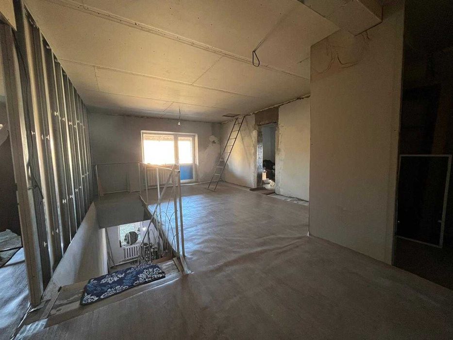 ДОМ в центре города в р-не Центр. офиса Народного Банка""