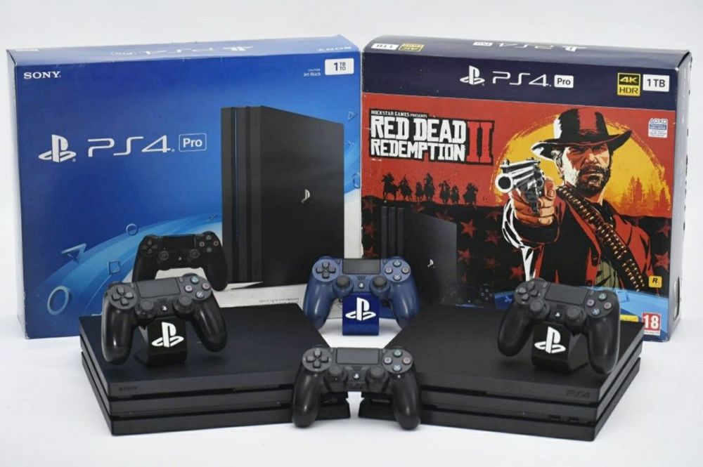 PS 4 Playstation 4 PRO cu manete si jocuri