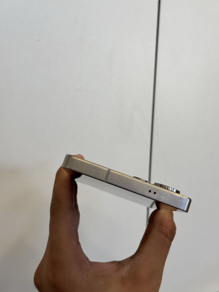 Продавам отличен Samsung S25 ULTRA