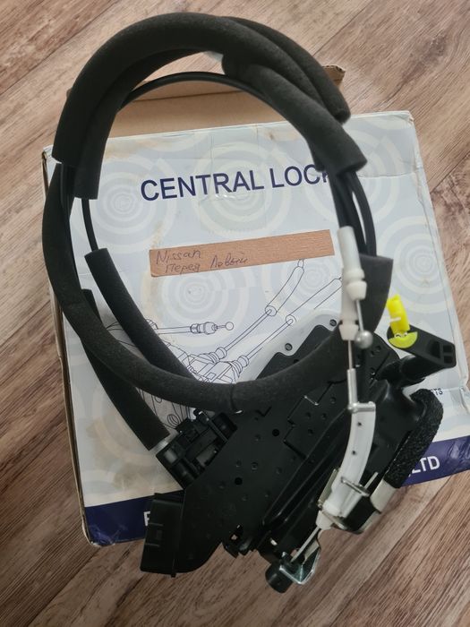Дверной замок левый передний на Ниссан Х-Трейл Т32