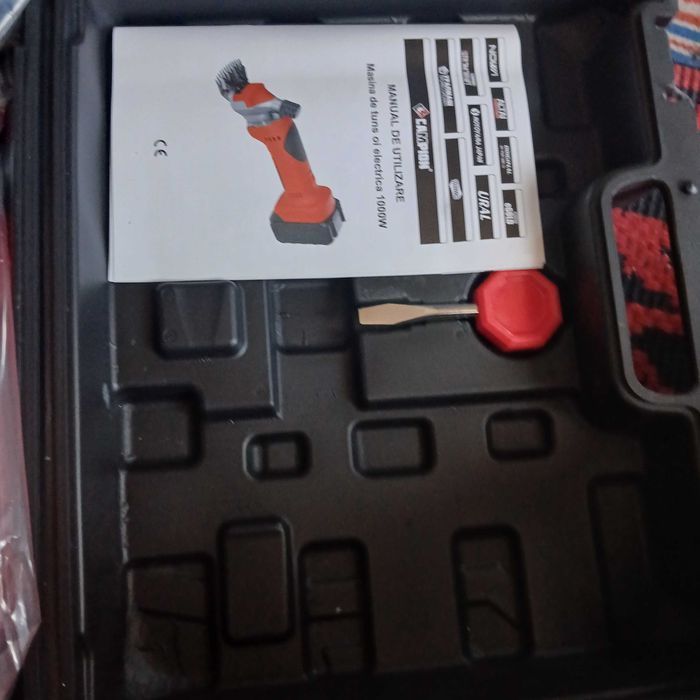 Masina de tuns oi pe 2 acumulatori, 48V,6000mAh,accesorii incluse,noua