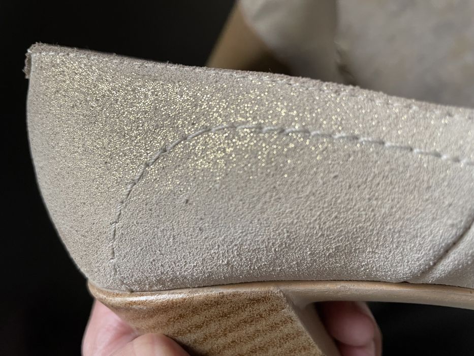 Vand pantofi de piele, auriu