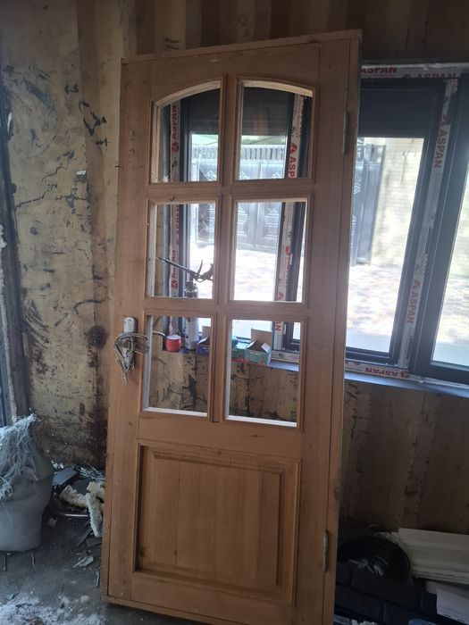 Дверь деревянный