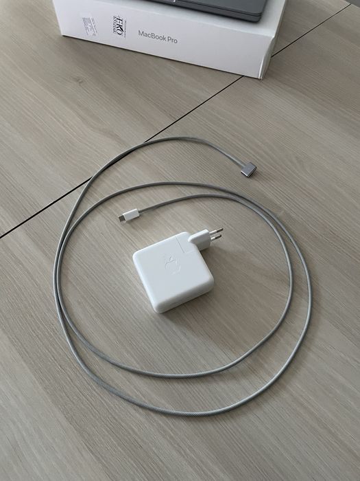 MacBook Pro 14" (M2, 2023) – отлично състояние