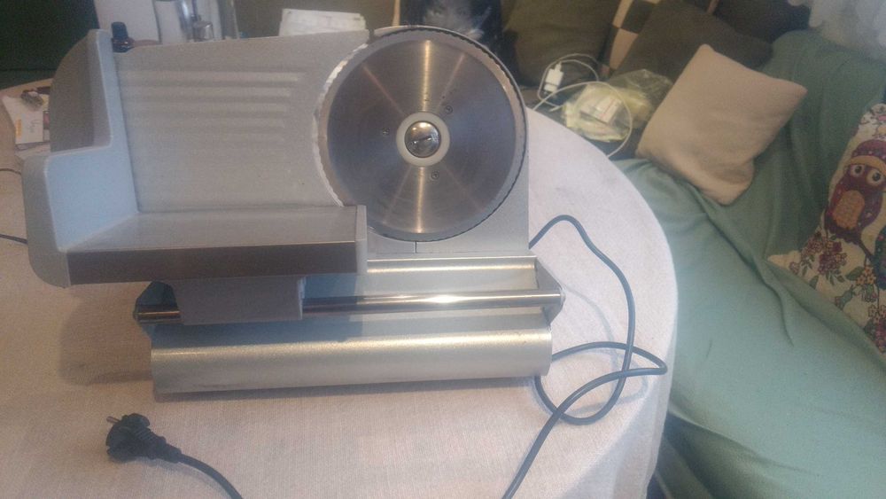 Професионална резачка за мезета.