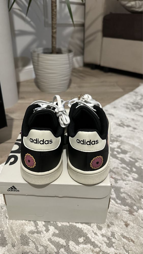 Продам кроссовки Adidas 39 р-р