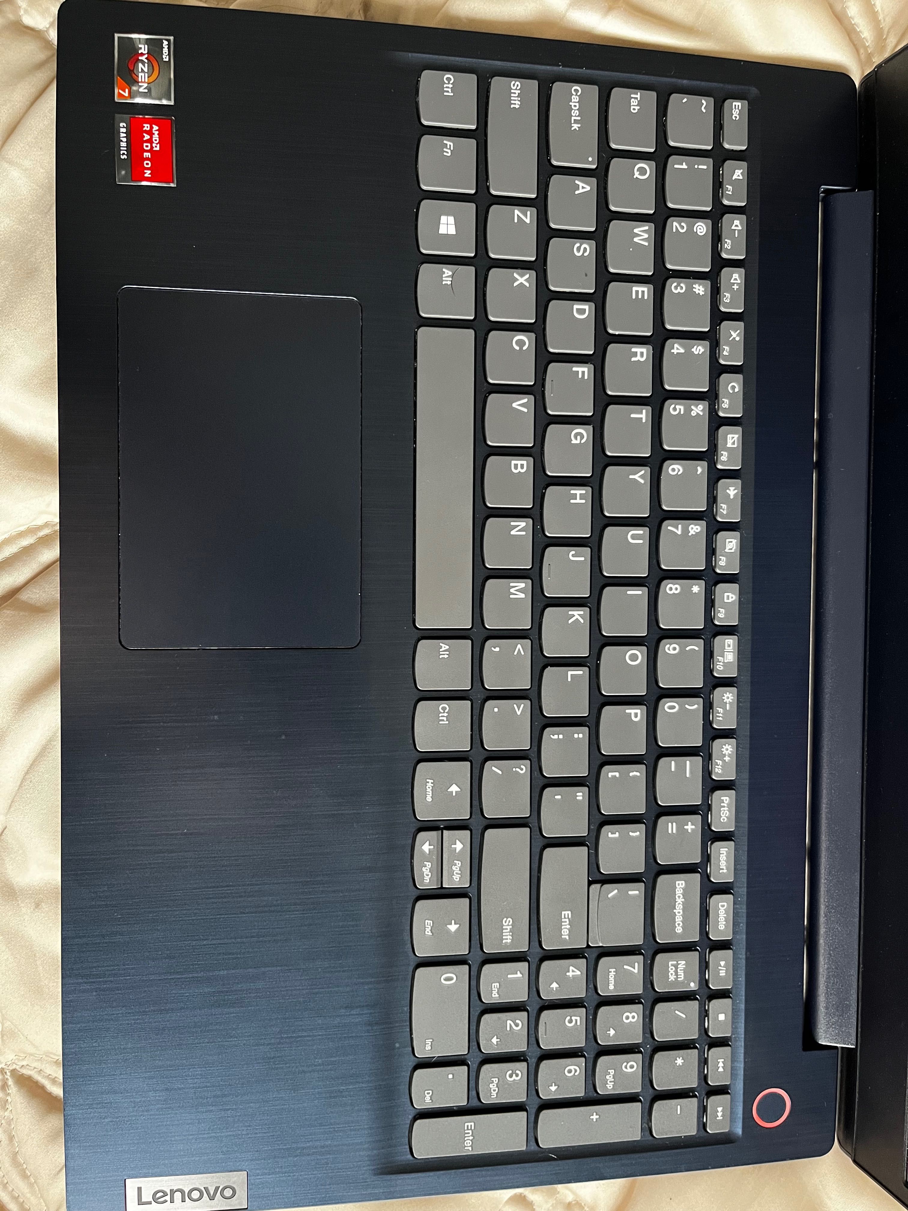 Laptop Lenovo IdeaPad 3 15ADA05 (ryzen 7, 8 gb ram, 512gb ssd m2)