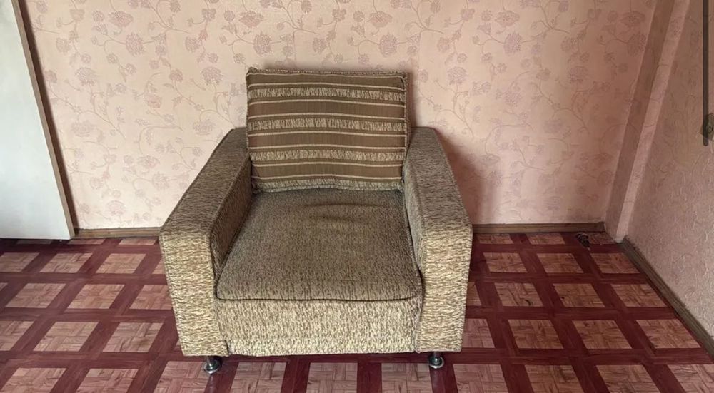 Качественное деревянное кресло