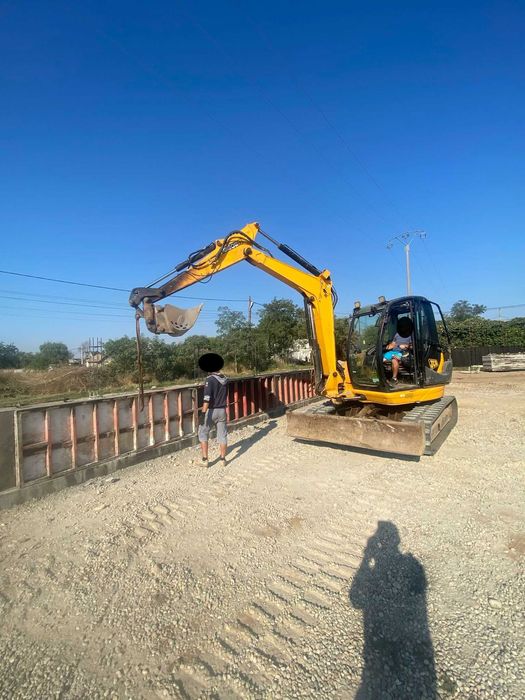 Inchiriere Excavator senile sau roti 22 tone, 16 tone, 8 tone