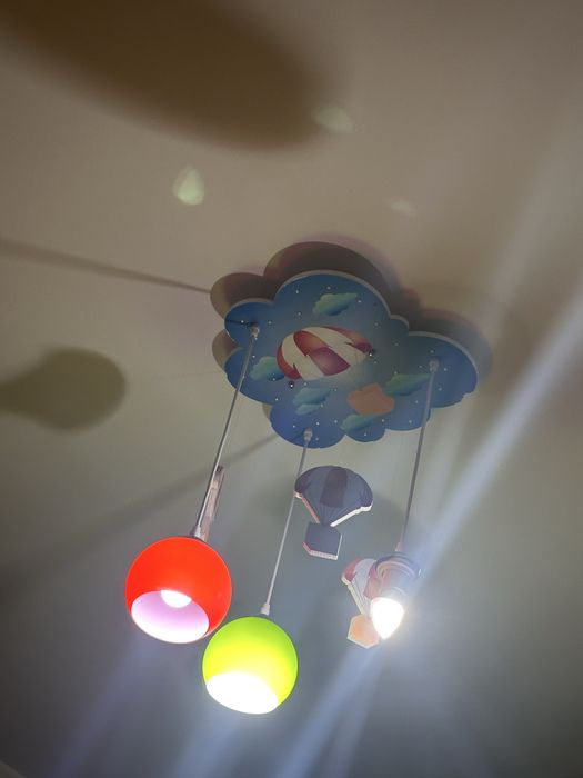 Отдам бесплатно люстру на детскую